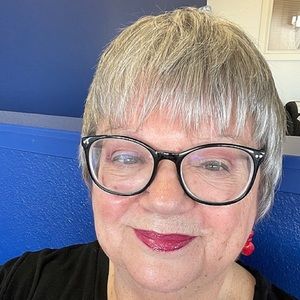 Meet your Posher, Pauline